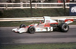 Archivo:Emerson Fittipaldi McLaren M23 1974 Britain