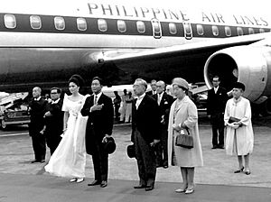 Archivo:Emperor Hirohito in Philippines 1966