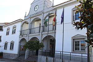 Archivo:Fachada ayuntamiento Hinojosa del Duque