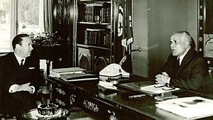 Archivo:Habib Bourguiba and Beji Caïd Essebsi