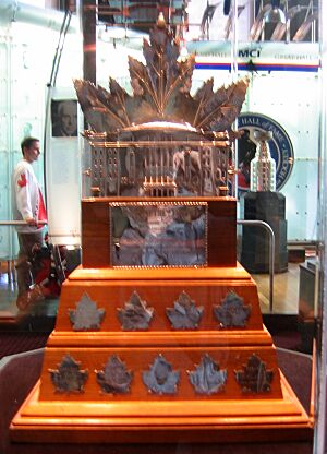 Archivo:Hhof connsmythe