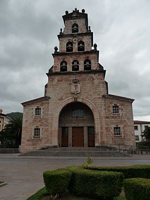 Archivo:Iglesia de Santa María de Cangas de Onís