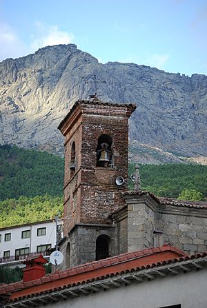 Archivo:Iglesia en Cuevas del Valle