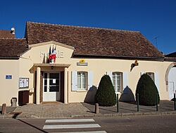 Jouy-FR-89-mairie-a5.jpg