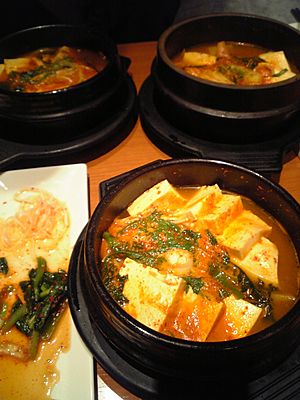 Archivo:Korean.cuisine-Dubu.jjigae-01