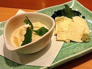Archivo:Kumiage yuba and sashimi yuba, at Washoku Sato (2015-05-01)
