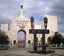 Archivo:Los Angeles Memorial Coliseum (Entrance)