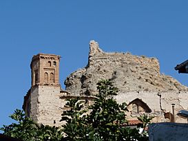 Maluenda - Iglesia de San Miguel y castillo 02.jpg