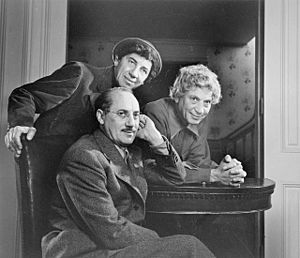 Archivo:Marx Brothers 1948