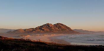 Monte Louro e praia de Area Maior