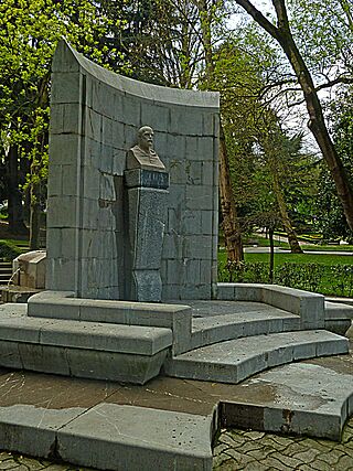 Monumento a Clarín, Oviedo.jpg