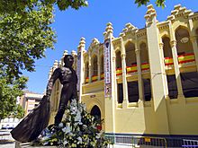 Monumento a Dámaso González. Plaza de toros de Albacete.jpg