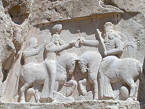 Archivo:Naqsh-e-Rostam (Iran) Relief Sassanid Period