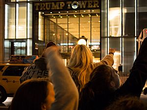 Archivo:Protest at Trump Tower 11-10 - 13