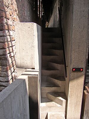 Archivo:Scala sfalsata - carlo scarpa in castelvecchio