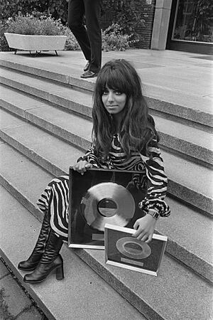 Shocking Blue krijgt gouden en platina platen in Hilton Hotel, Amsterdam Marisk, Bestanddeelnr 923-8078.jpg