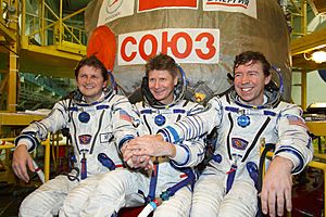 Archivo:Soyuz-TMA-14-Crew-Photo