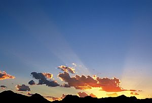 Archivo:Sunset over Tucson Mts
