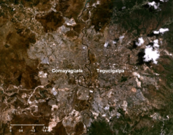 Archivo:Tegucigalpa-Comayaguela-Choluteca River