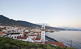 Vistas de Candelaria, Tenerife, España, 2012-12-12, DD 04.jpg