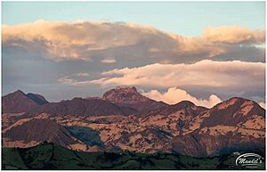 Archivo:Volcan Petacas