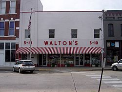 Archivo:Walton's Five and Dime store, Bentonville, Arkansas