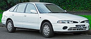 1993 Mitsubishi Galant (HJ) SE hatchback (2012-07-14) 01.jpg