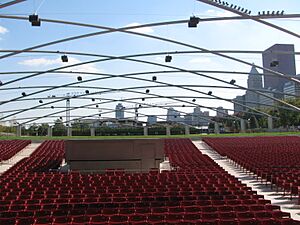 Archivo:20070919 Pritzker Pavilion from stage