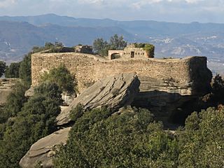 24 Castell de Taradell, o d'en Boix, des del collet.jpg