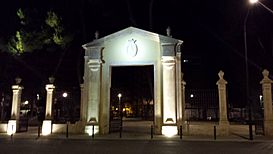 Antigua Puerta de Hierros de Albacete. Hoy en día puerta del Parque de los Jardinillos.jpg