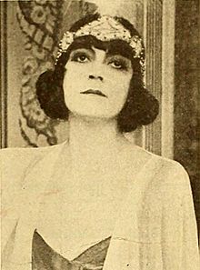 Asta Nielsen 1917.jpg