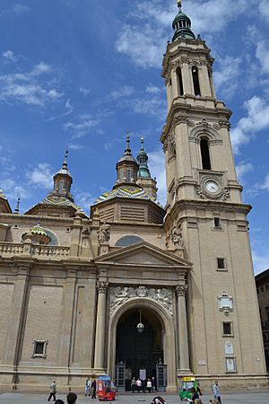 Archivo:Basílica del Pilar de Zaragoza 07