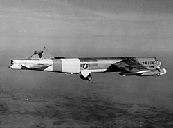 Archivo:Boeing B-52 with no vertical stabilizer