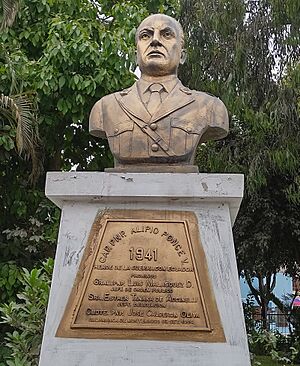 Archivo:Busto de Alipio Ponce Vásquez