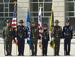 Archivo:CBP Officers pay tribute 2007