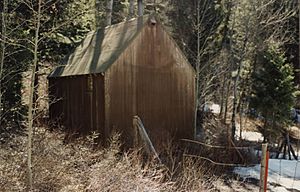 Archivo:Cabin outside 1 0