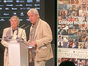 Archivo:Carlota Álvarez Basso y Diego Mas Telles en la presentación del Festival de cine por Mujeres 03