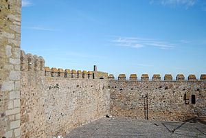 Archivo:Castillo de Segura de León (15894191230)