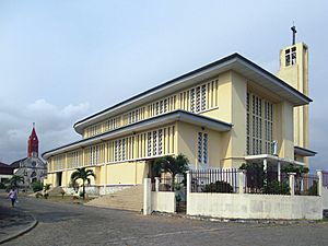 Archivo:Cathedral of Saint-Marie, Libreville