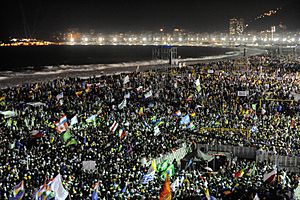 Archivo:Crowds - Welcoming Ceremony on the waterfront of Copacabana