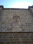 Cruz de Caravaca grabada en el Templo de Santa Mónica