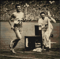 Archivo:Delfo Cabrera gana la maratón 1948