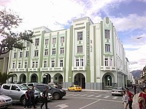 Archivo:Edificio de la Prefectura de Loja