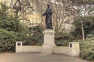 Archivo:Emmeline Pankhurst statue Victoria Tower Gardens
