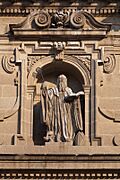Estatua no frontal do Mosteiro de San Salvador de Celanova - Galicia (España)