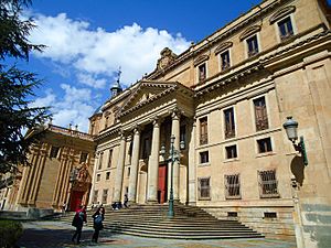 Archivo:Exterior del Palacio Anaya, Universidad de Salamanca
