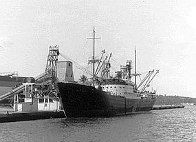 Archivo:Frachtschiff MS Vogelsberg beim Laden von Zucker - Santa Cruz de Barahona, 1959