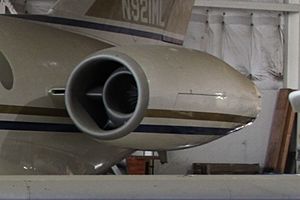 Archivo:General Electric CF700 on Dassault Falcon 20 N921ML