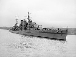Archivo:HMS Exeter after refit 1941 IWM A 3553