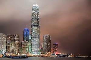 Archivo:Hong Kong skyscrapers in a night of typhoon
